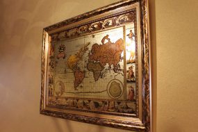Карта в интерьере