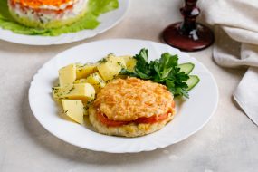 Отбивная из курицы под сырной шапочкой